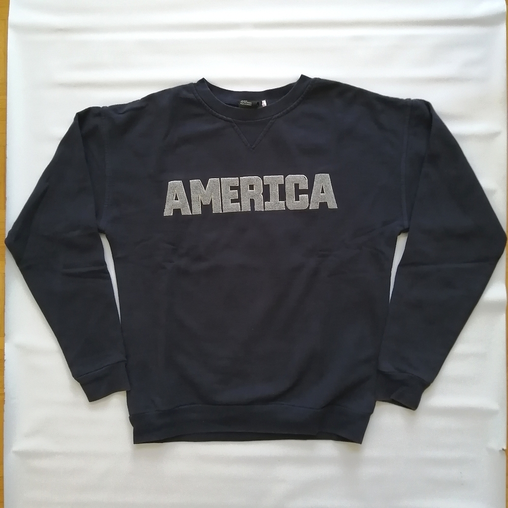 America Vintage Navy Sweater Small